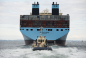 Svitzer bugserer Majestic Maersk. Kilde: Svitzer.com
